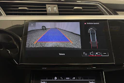 harmaa Audi Q8 e-tron 2024 kuva 22.