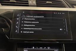harmaa Audi Q8 e-tron 2024 kuva 25.