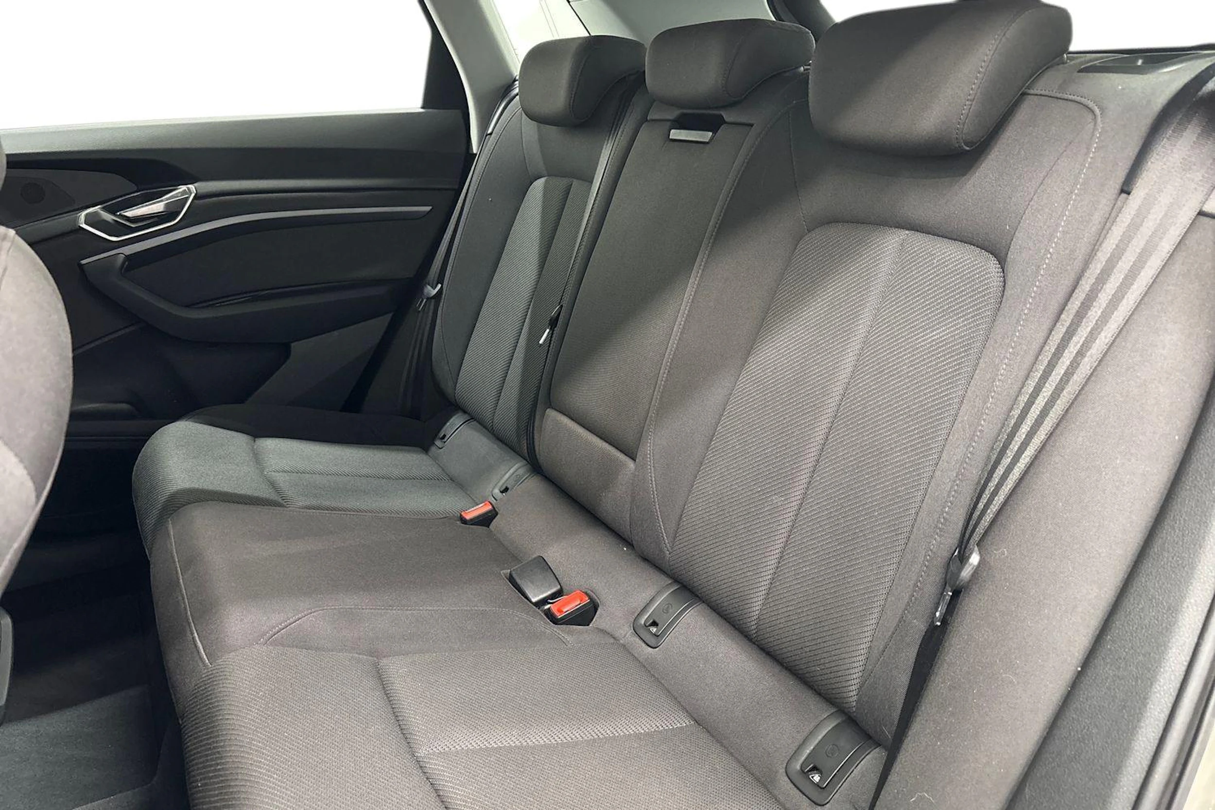 met. ruskea (beige) Audi Q8 e-tron 2024 kuva 8.