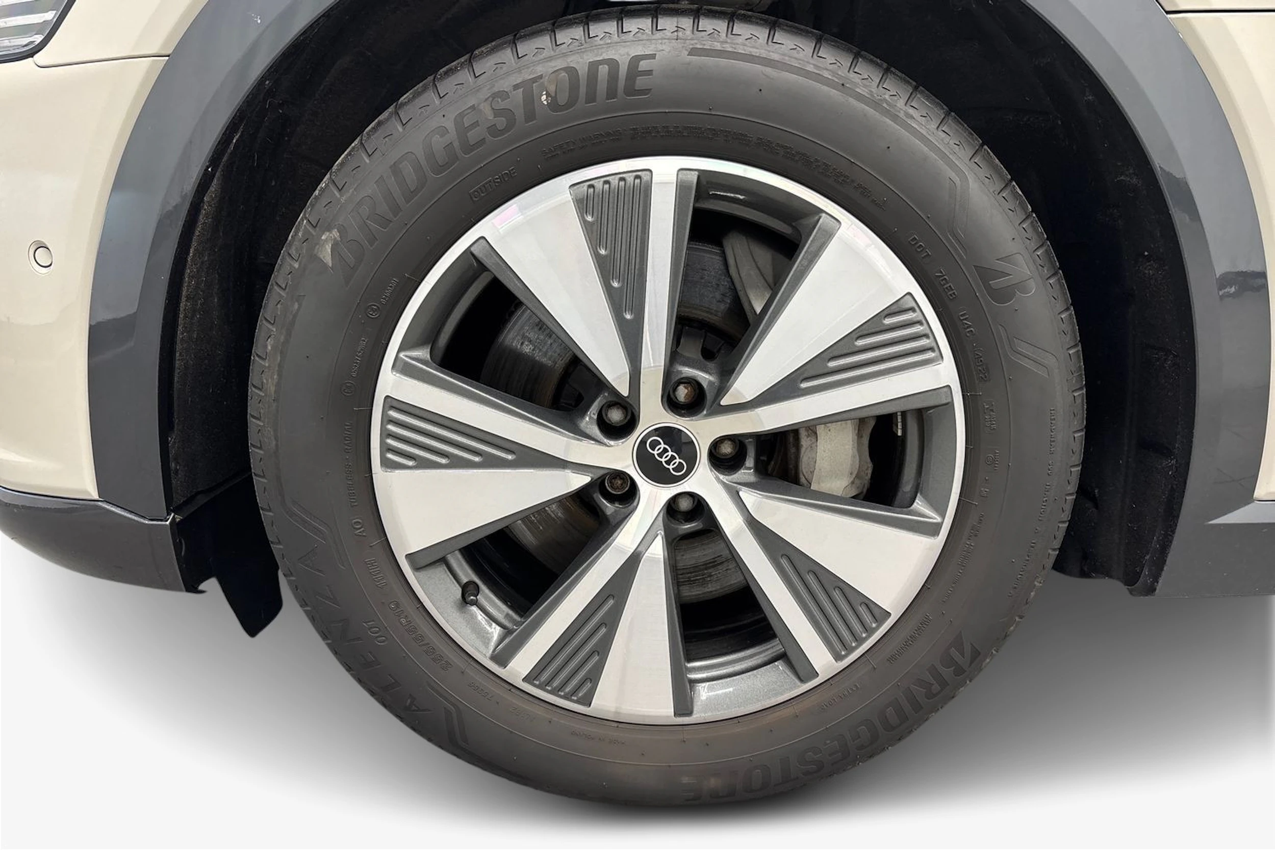 met. ruskea (beige) Audi Q8 e-tron 2024 kuva 9.