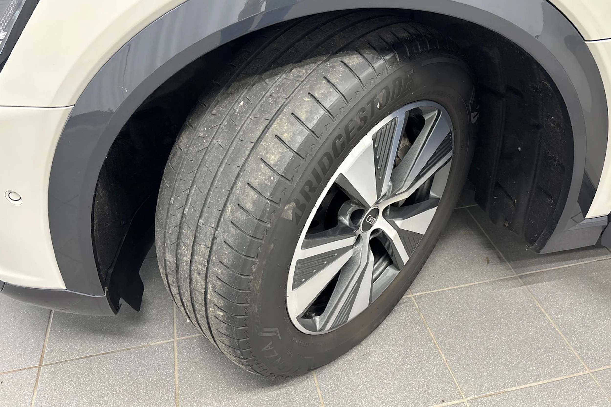met. ruskea (beige) Audi Q8 e-tron 2024 kuva 10.