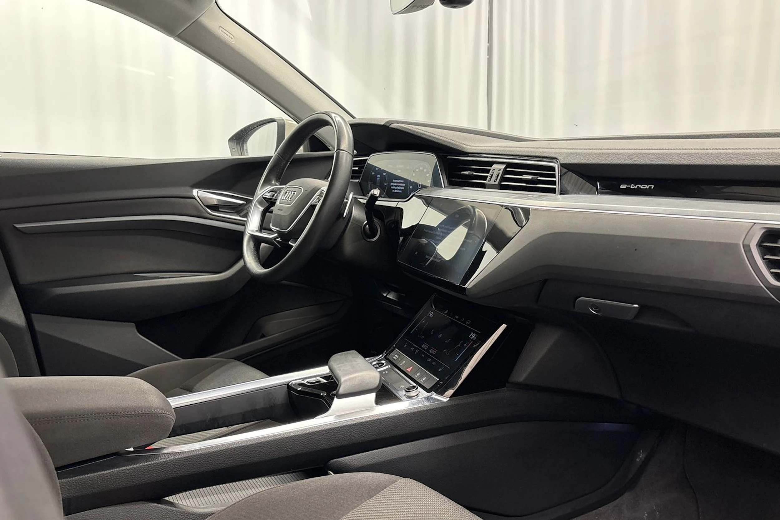 met. ruskea (beige) Audi Q8 e-tron 2024 kuva 12.