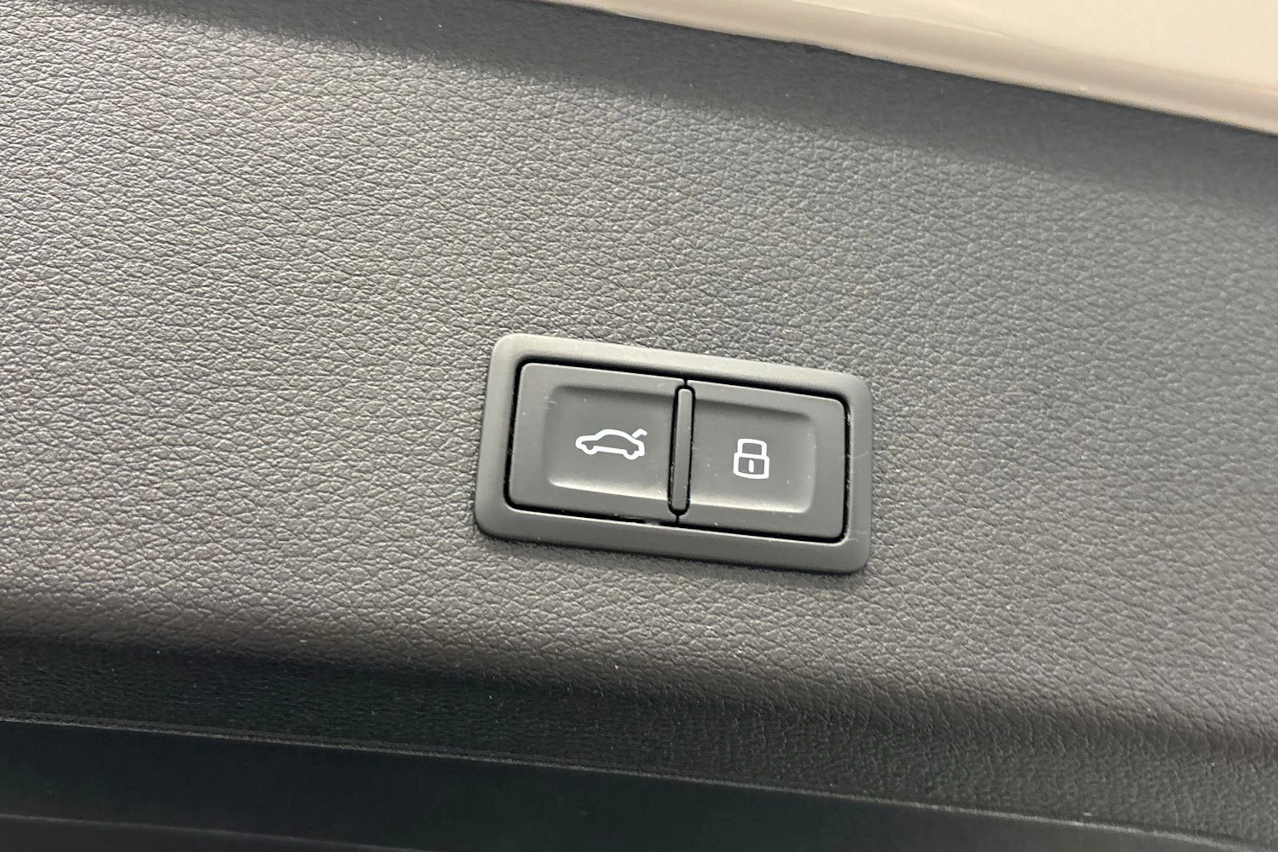 met. ruskea (beige) Audi Q8 e-tron 2024 kuva 14.