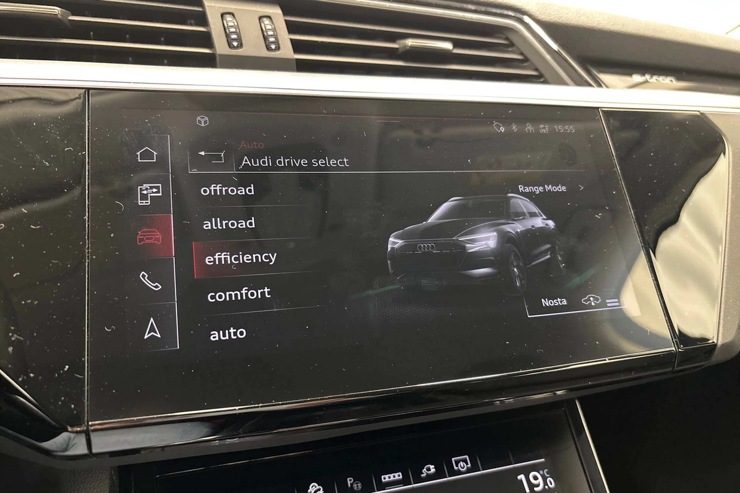 met. ruskea (beige) Audi Q8 e-tron 2024 kuva 22.