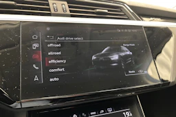 met. ruskea (beige) Audi Q8 e-tron 2024 kuva 22.