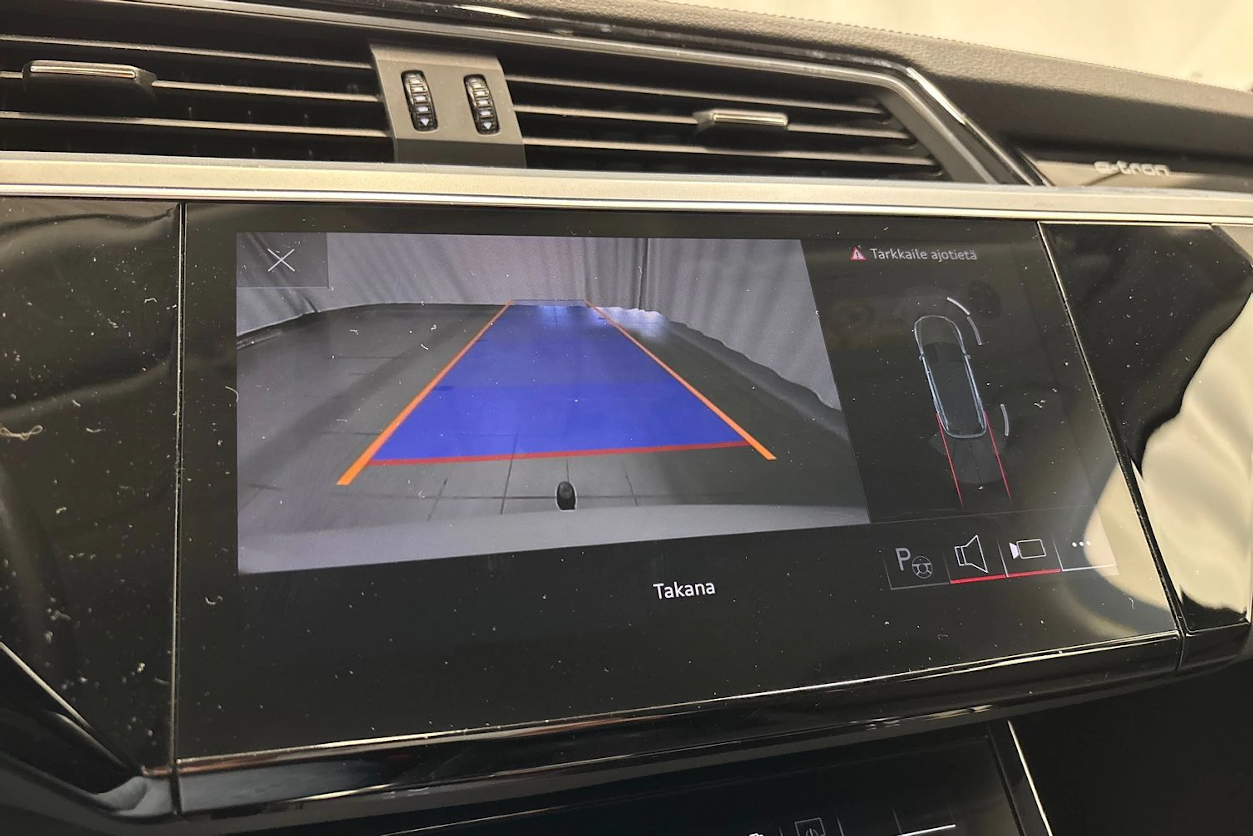 met. ruskea (beige) Audi Q8 e-tron 2024 kuva 25.