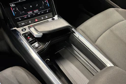 met. ruskea (beige) Audi Q8 e-tron 2024 kuva 27.