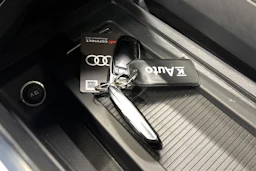 met. ruskea (beige) Audi Q8 e-tron 2024 kuva 28.