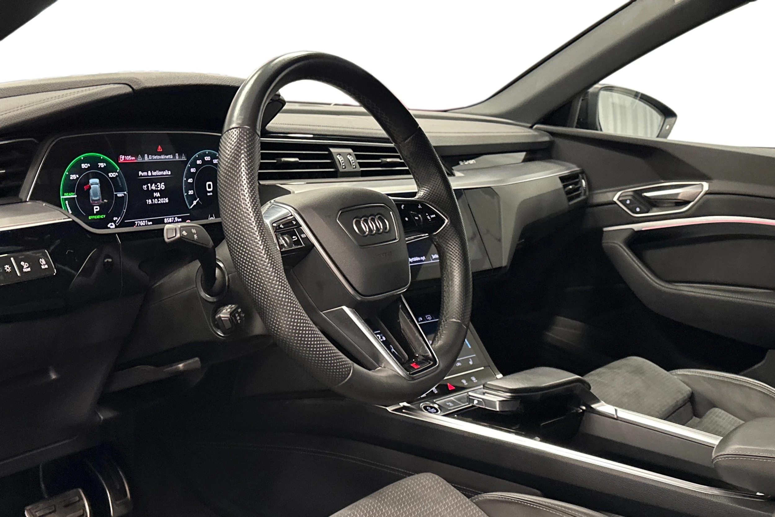 musta Audi Q8 e-tron 2024 kuva 6.