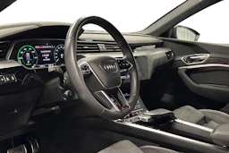 musta Audi Q8 e-tron 2024 kuva 6.