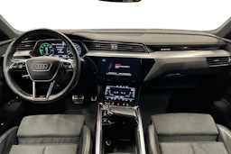 musta Audi Q8 e-tron 2024 kuva 7.