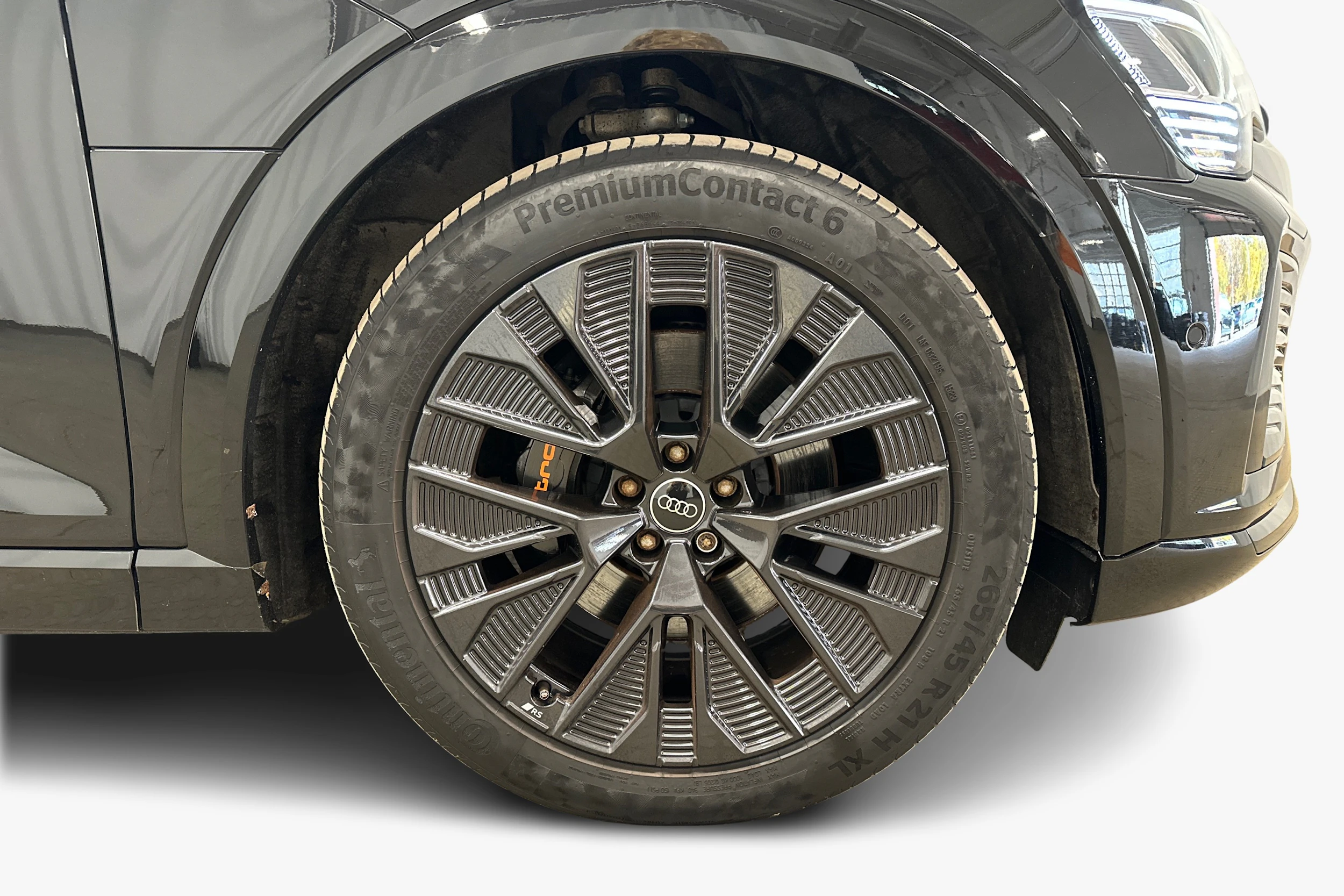musta Audi Q8 e-tron 2024 kuva 9.
