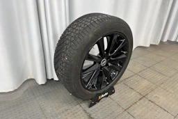 musta Audi Q8 e-tron 2024 kuva 10.