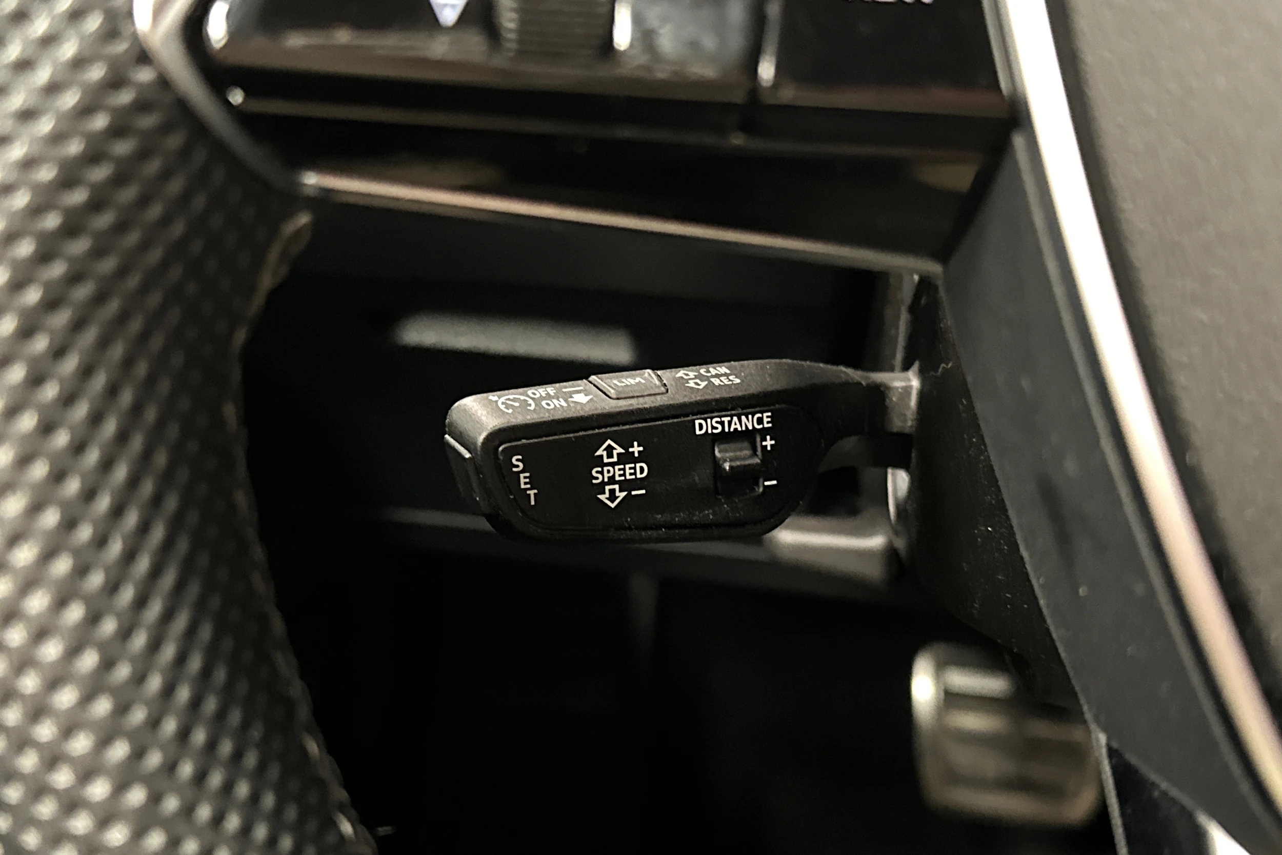 musta Audi Q8 e-tron 2024 kuva 11.