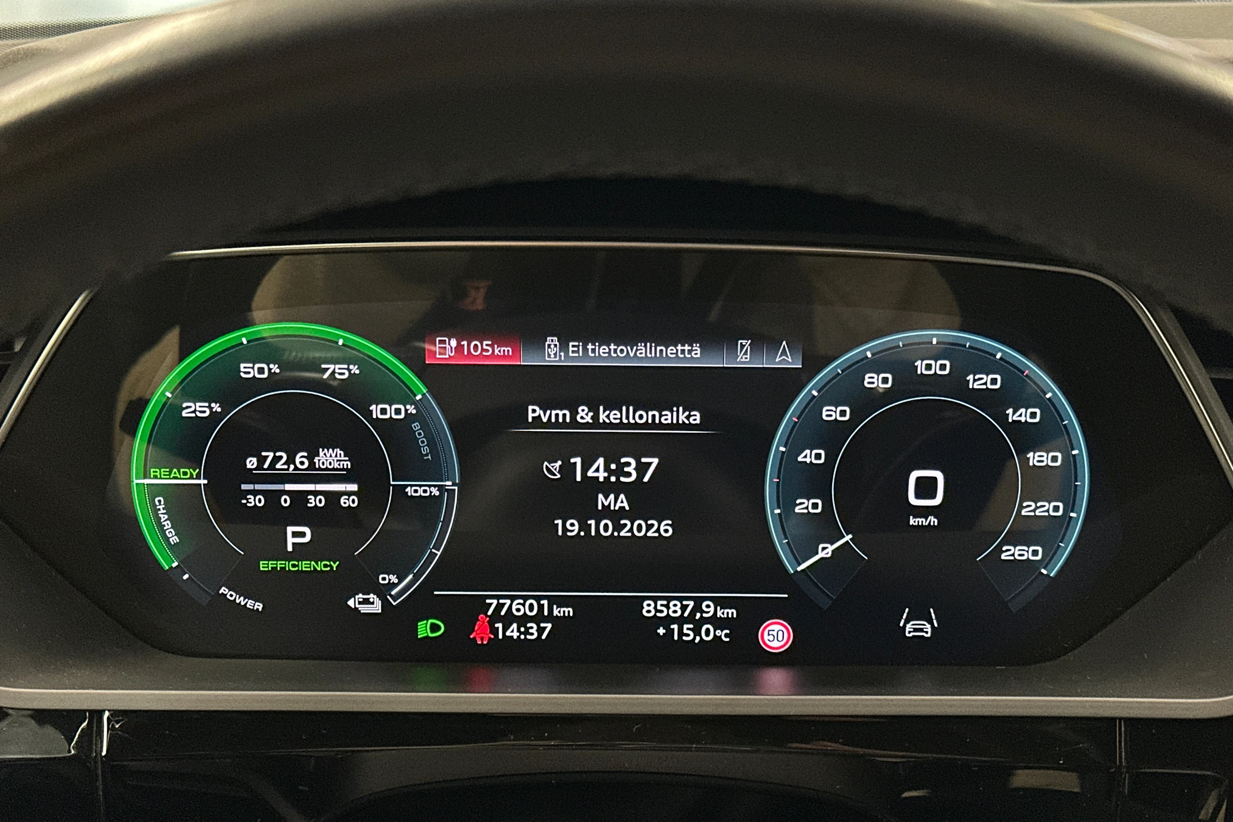 musta Audi Q8 e-tron 2024 kuva 12.
