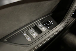 musta Audi Q8 e-tron 2024 kuva 13.