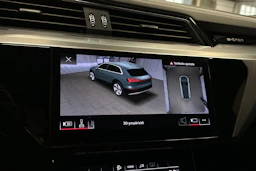 musta Audi Q8 e-tron 2024 kuva 15.