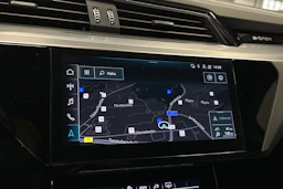 musta Audi Q8 e-tron 2024 kuva 17.