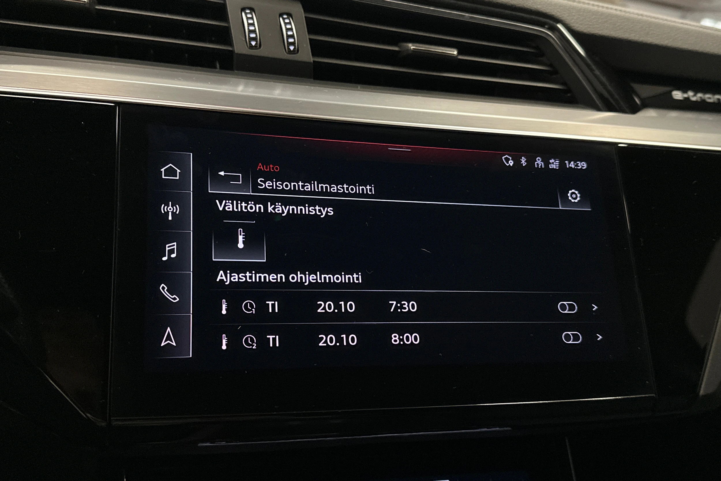 musta Audi Q8 e-tron 2024 kuva 19.