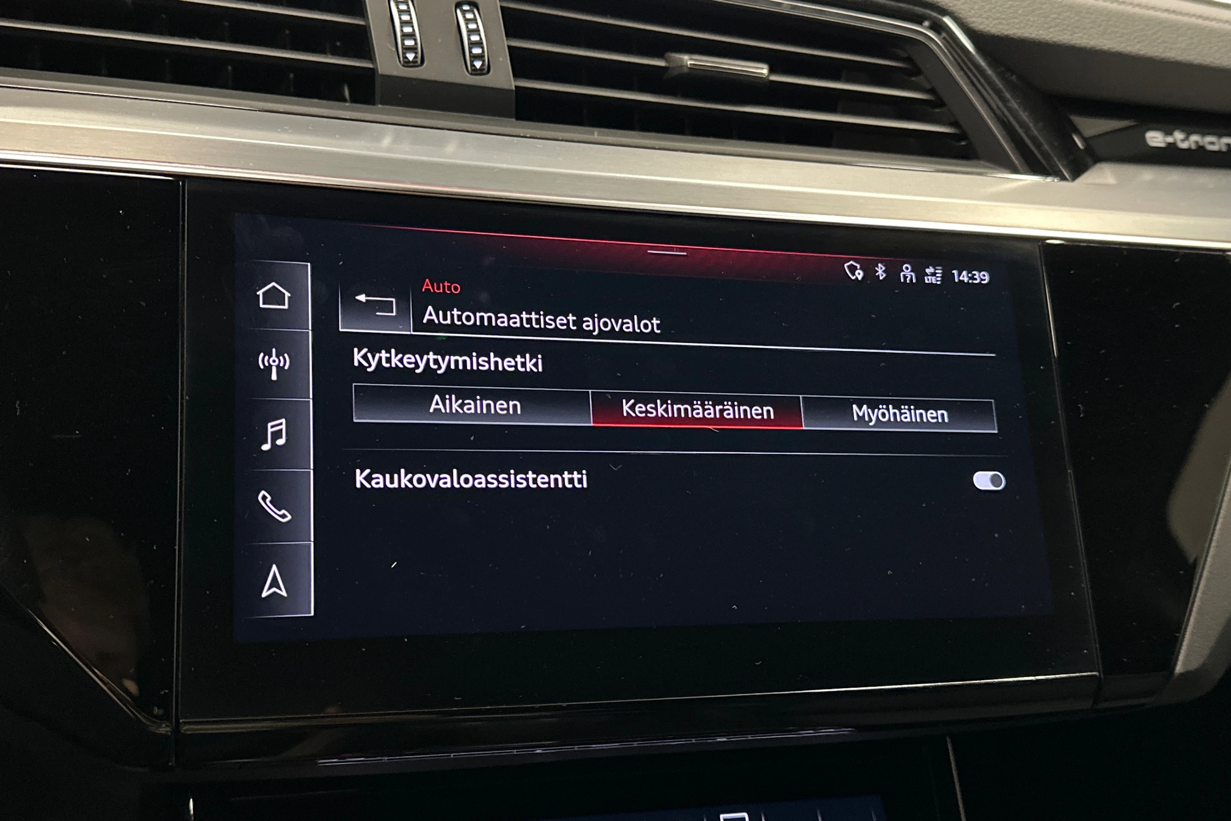 musta Audi Q8 e-tron 2024 kuva 20.