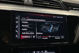 musta Audi Q8 e-tron 2024 kuva 21.