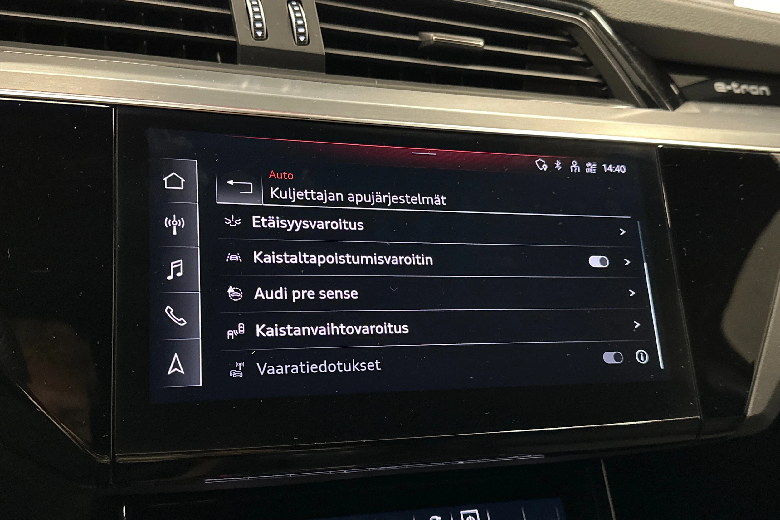 musta Audi Q8 e-tron 2024 kuva 23.