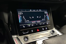 musta Audi Q8 e-tron 2024 kuva 24.