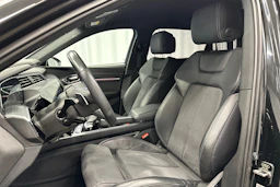 musta Audi Q8 e-tron 2024 kuva 26.