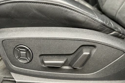 musta Audi Q8 e-tron 2024 kuva 27.