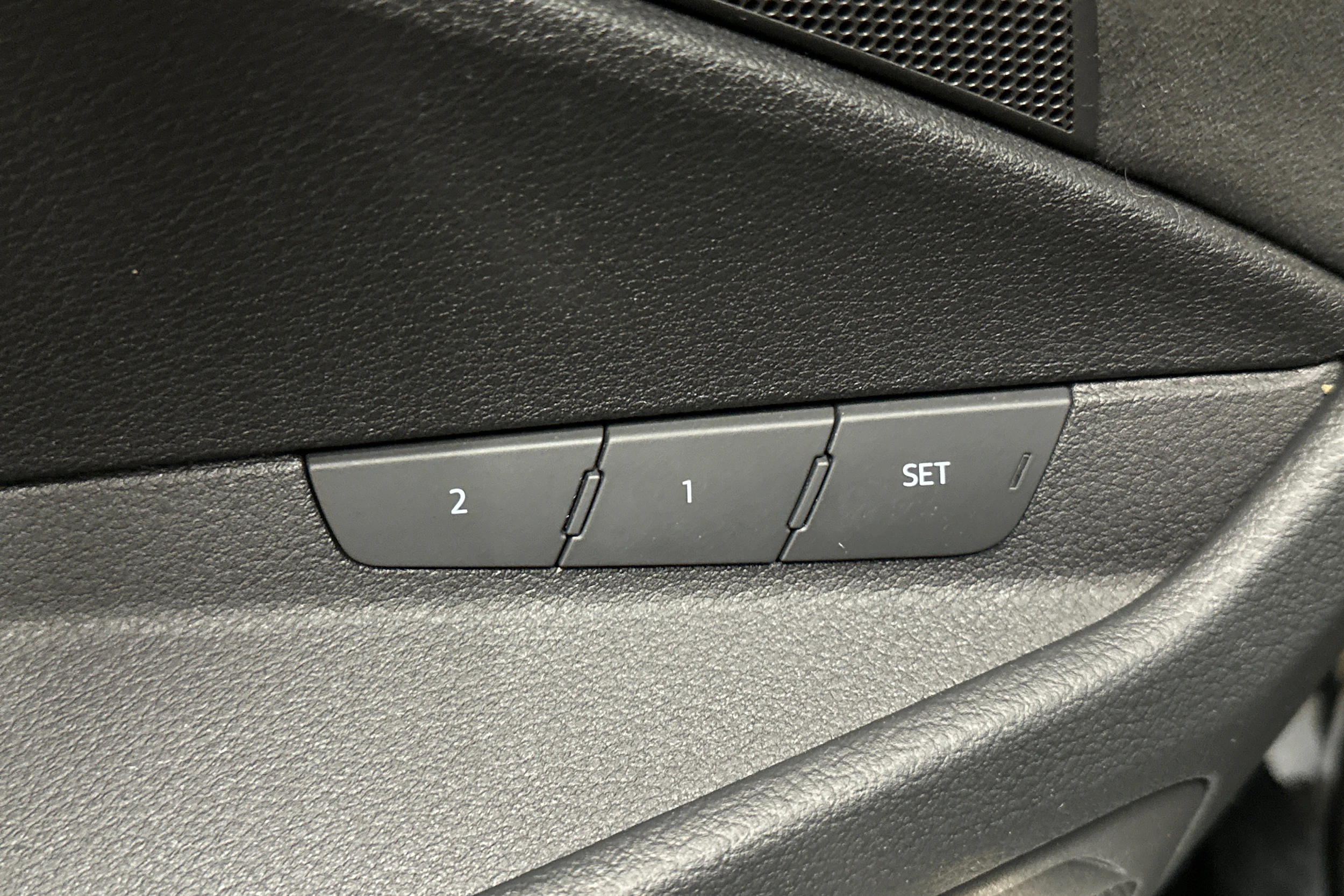 musta Audi Q8 e-tron 2024 kuva 28.