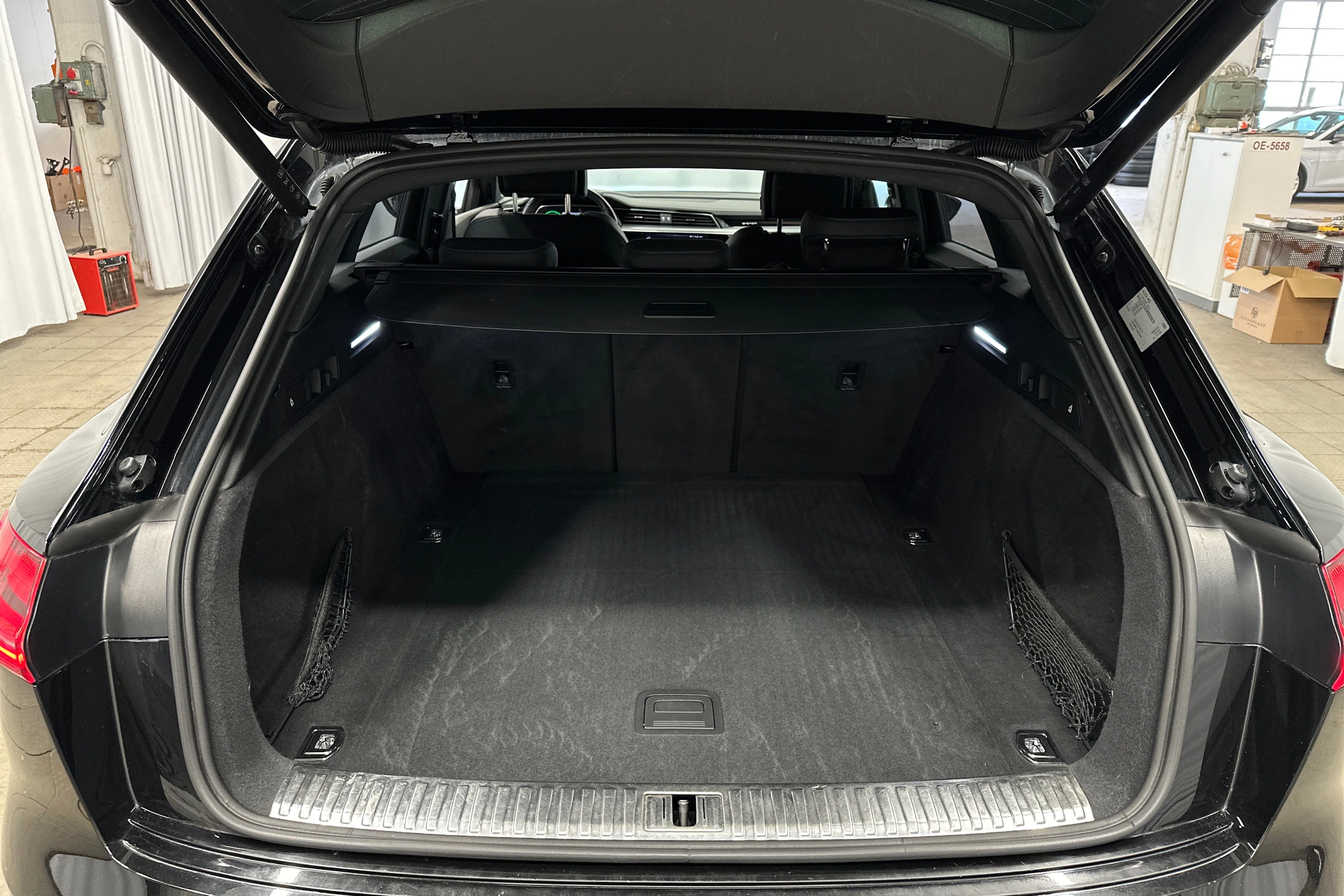 musta Audi Q8 e-tron 2024 kuva 29.