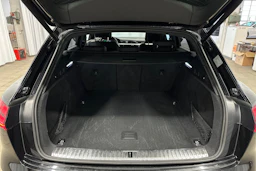 musta Audi Q8 e-tron 2024 kuva 29.