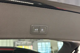 musta Audi Q8 e-tron 2024 kuva 30.