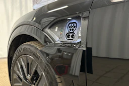 musta Audi Q8 e-tron 2024 kuva 34.