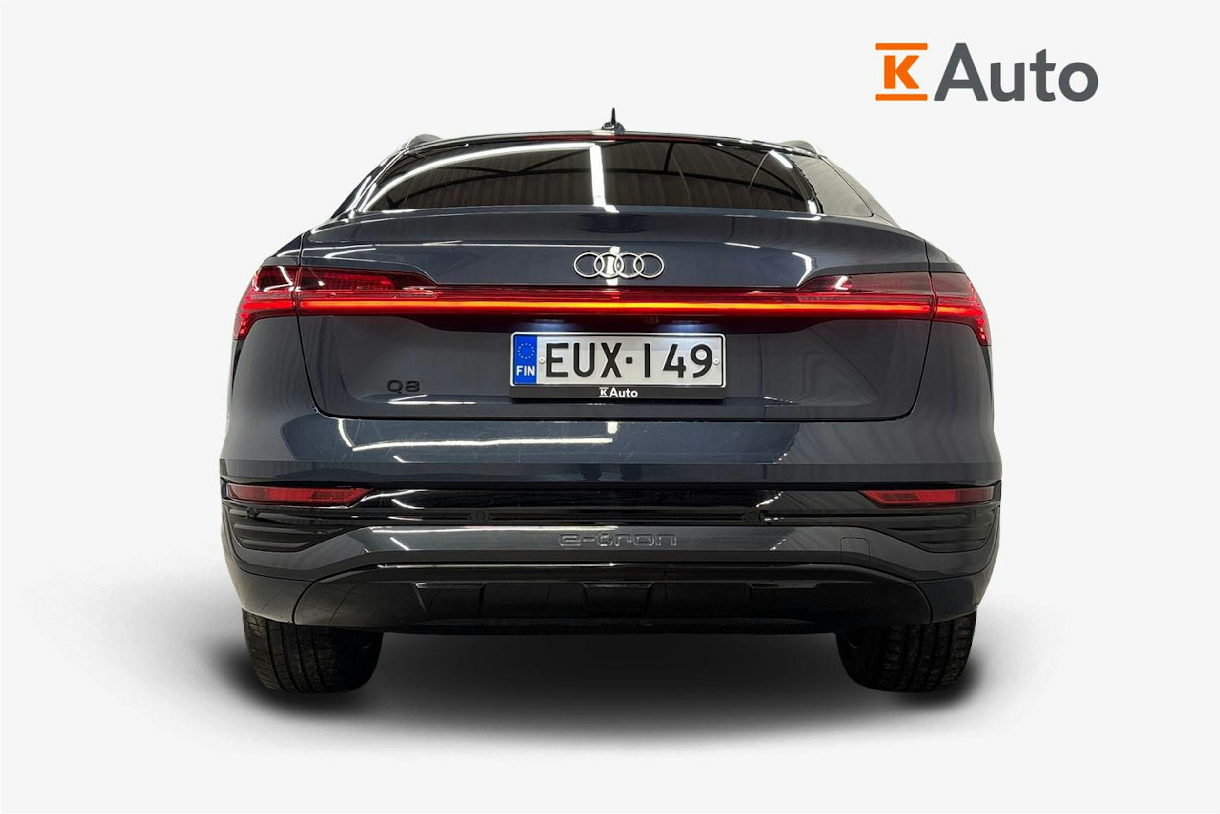 sininen Audi Q8 e-tron 2024 kuva 3.