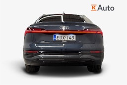 sininen Audi Q8 e-tron 2024 kuva 3.