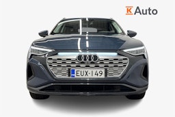 sininen Audi Q8 e-tron 2024 kuva 5.