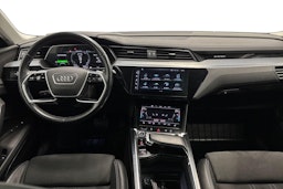 sininen Audi Q8 e-tron 2024 kuva 9.