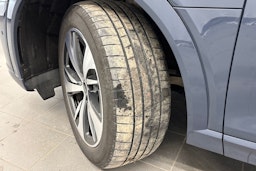 sininen Audi Q8 e-tron 2024 kuva 13.