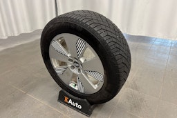 sininen Audi Q8 e-tron 2024 kuva 14.