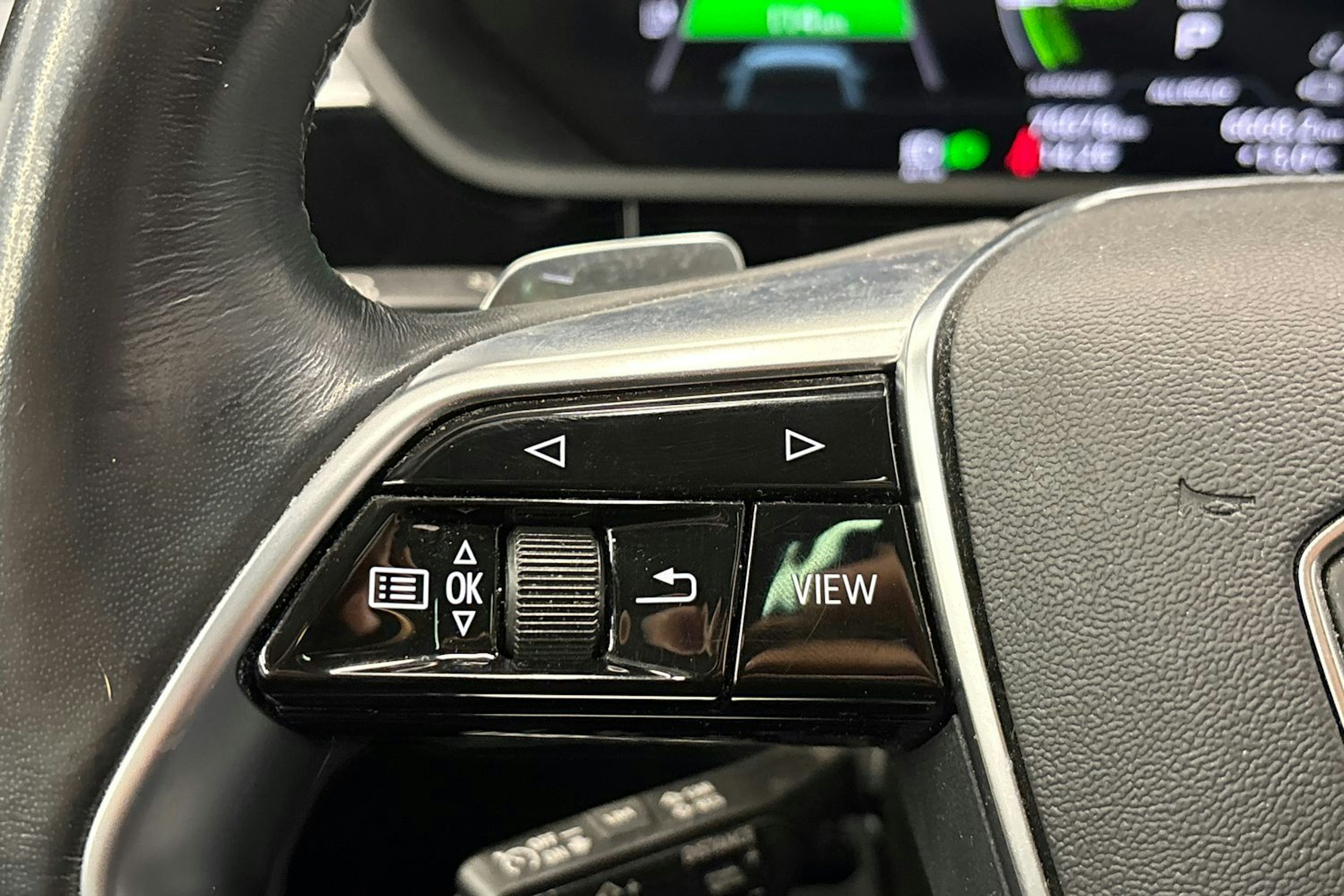 sininen Audi Q8 e-tron 2024 kuva 22.