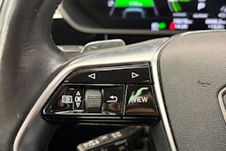 sininen Audi Q8 e-tron 2024 kuva 22.