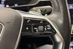 sininen Audi Q8 e-tron 2024 kuva 23.