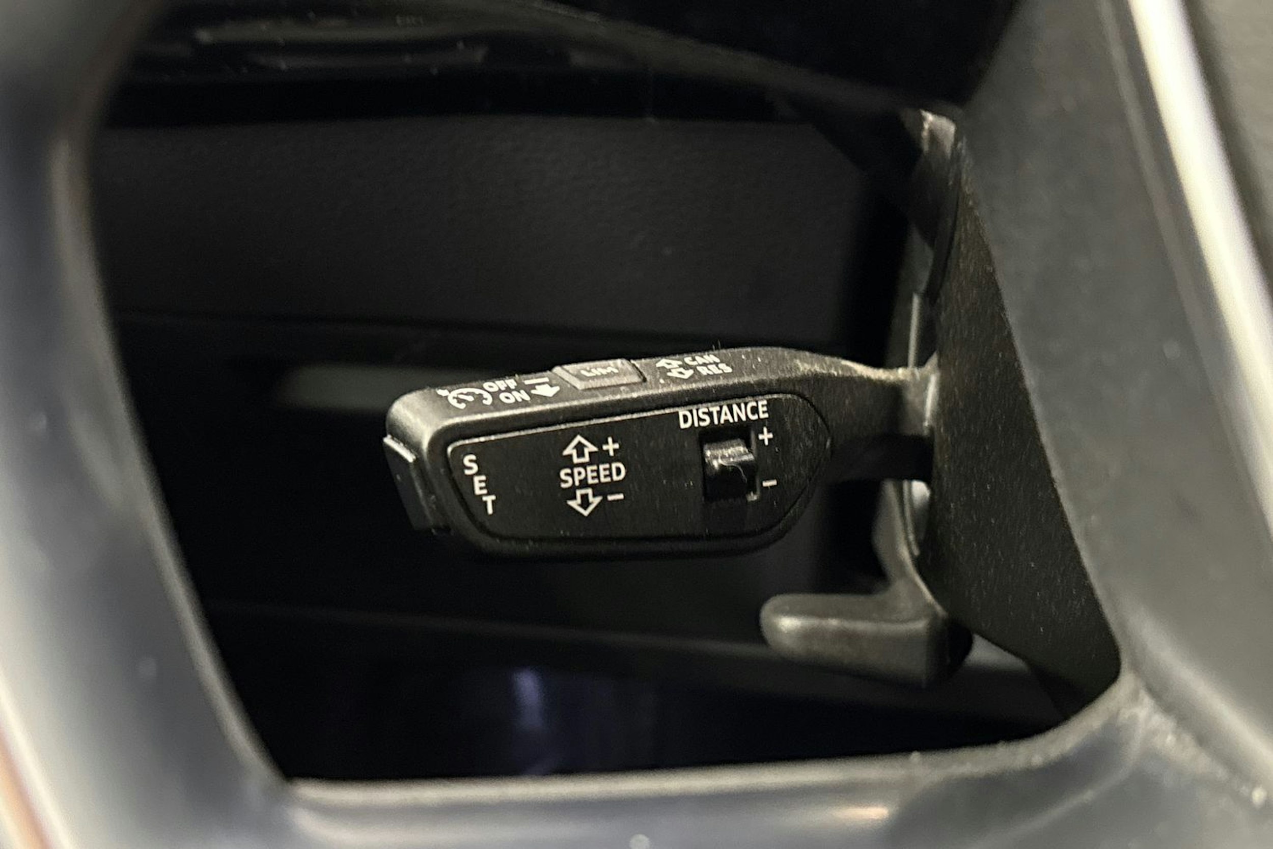 sininen Audi Q8 e-tron 2024 kuva 24.