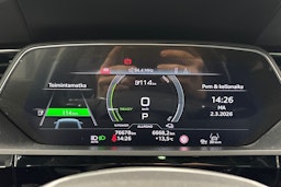 sininen Audi Q8 e-tron 2024 kuva 25.