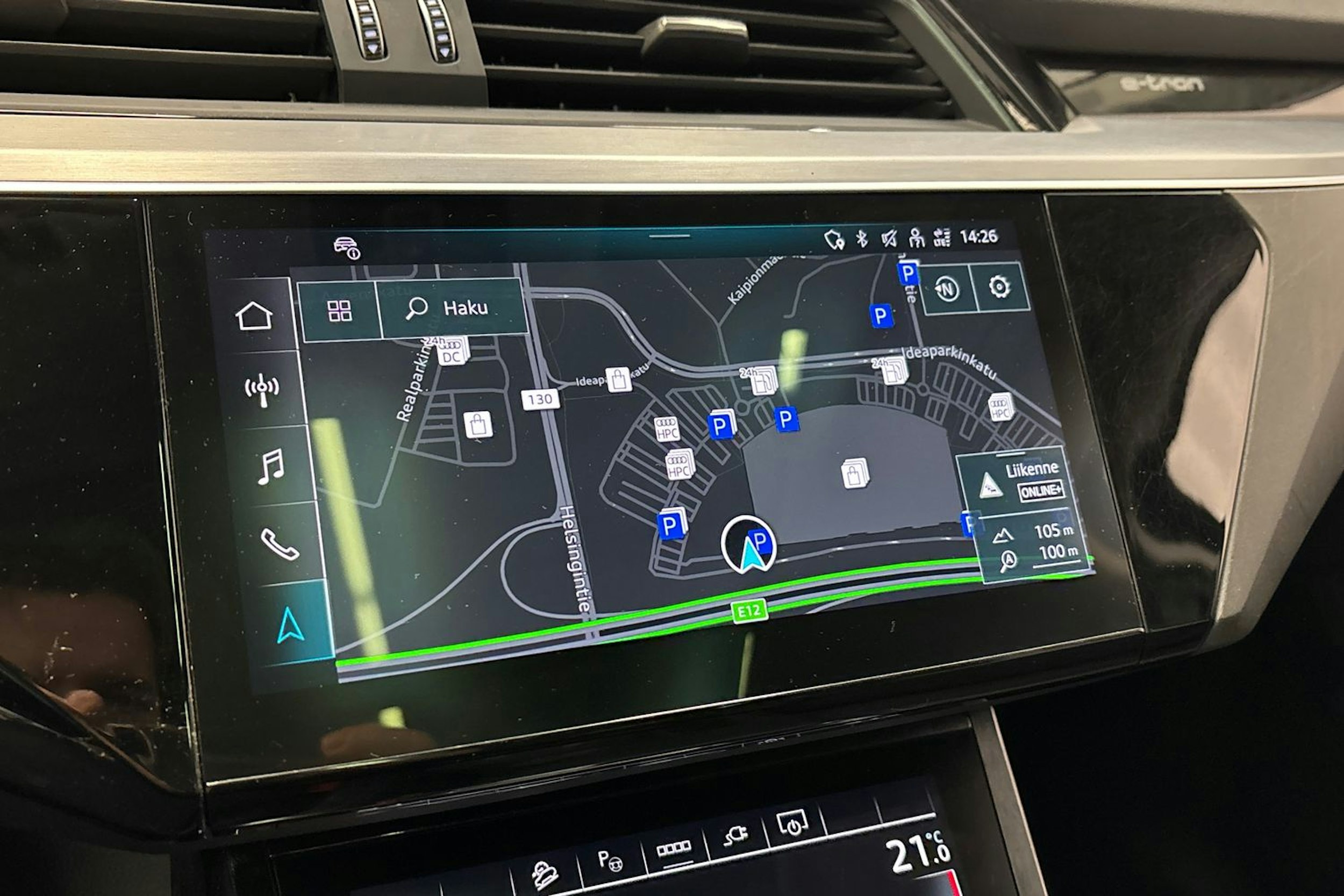 sininen Audi Q8 e-tron 2024 kuva 27.