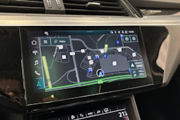 sininen Audi Q8 e-tron 2024 kuva 27.