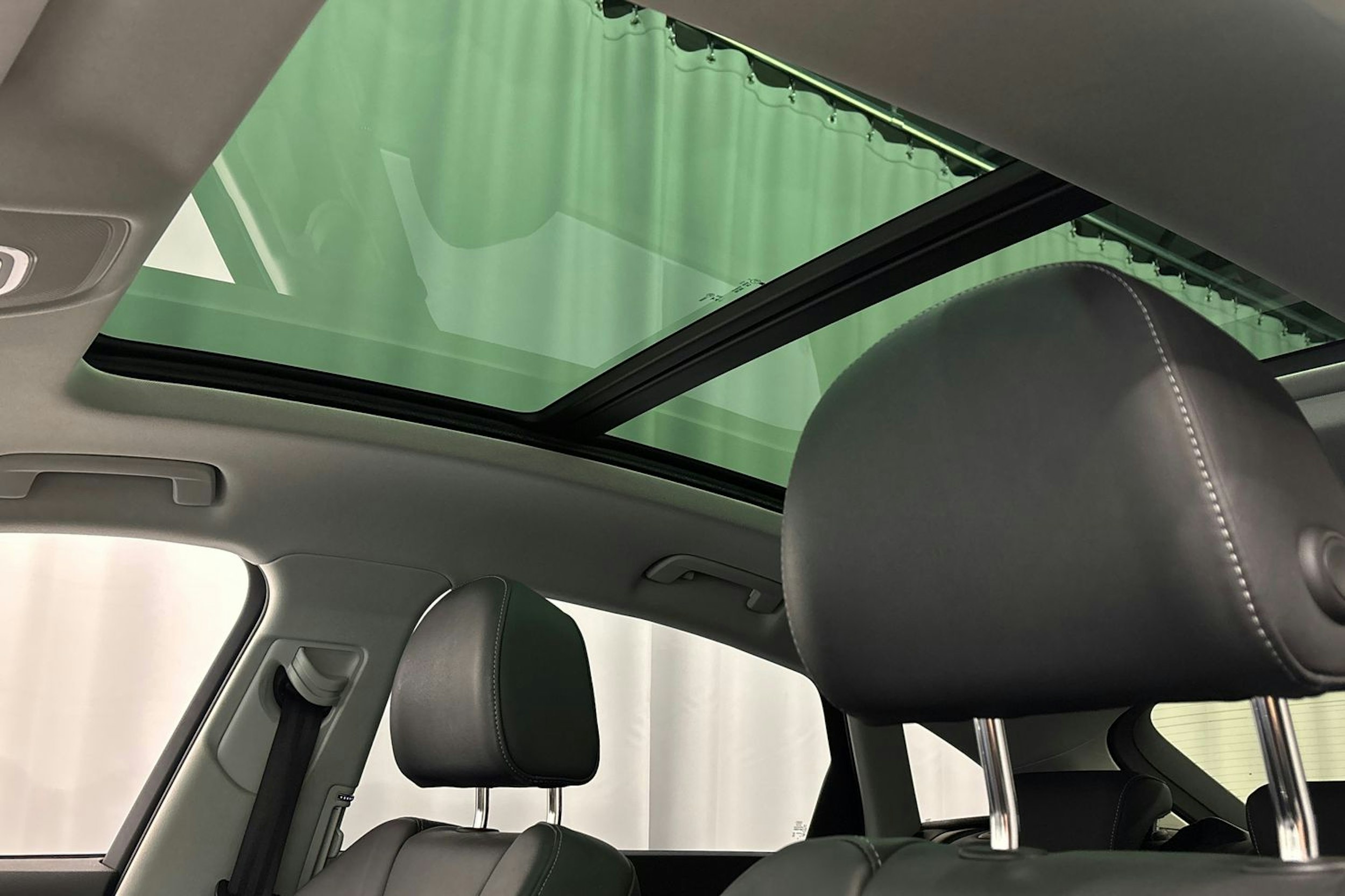 sininen Audi Q8 e-tron 2024 kuva 33.