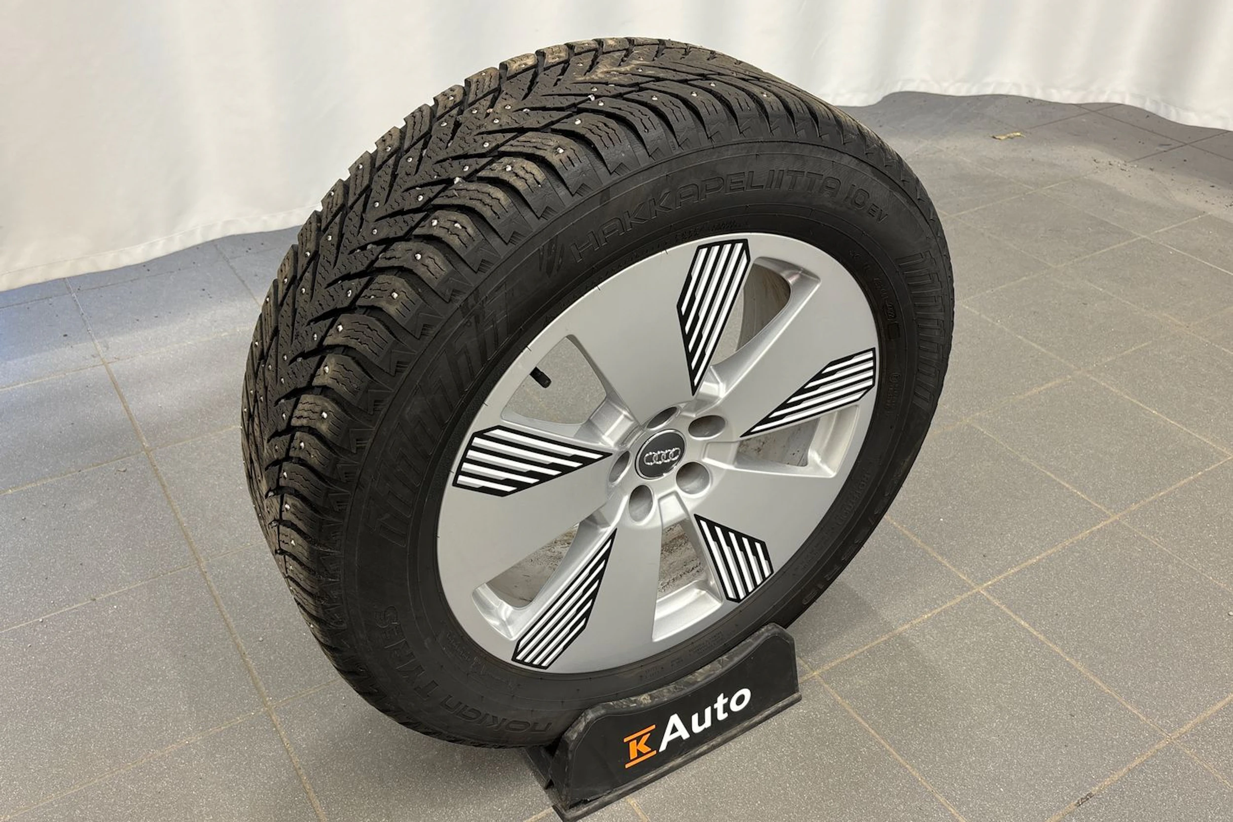 musta Audi Q8 e-tron 2024 kuva 10.