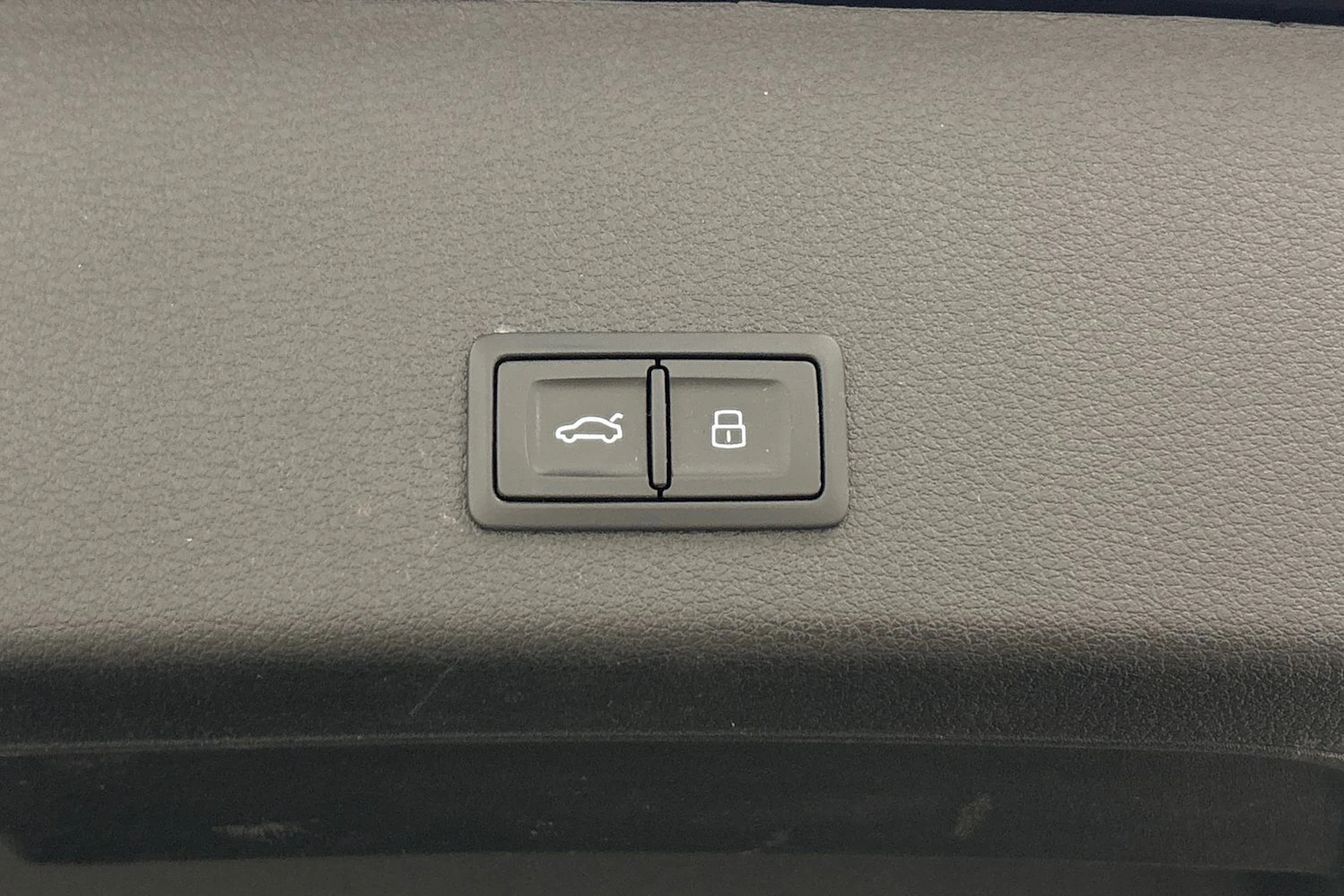 musta Audi Q8 e-tron 2024 kuva 14.